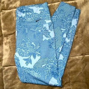 Womens Nike blue patterned leggings size large